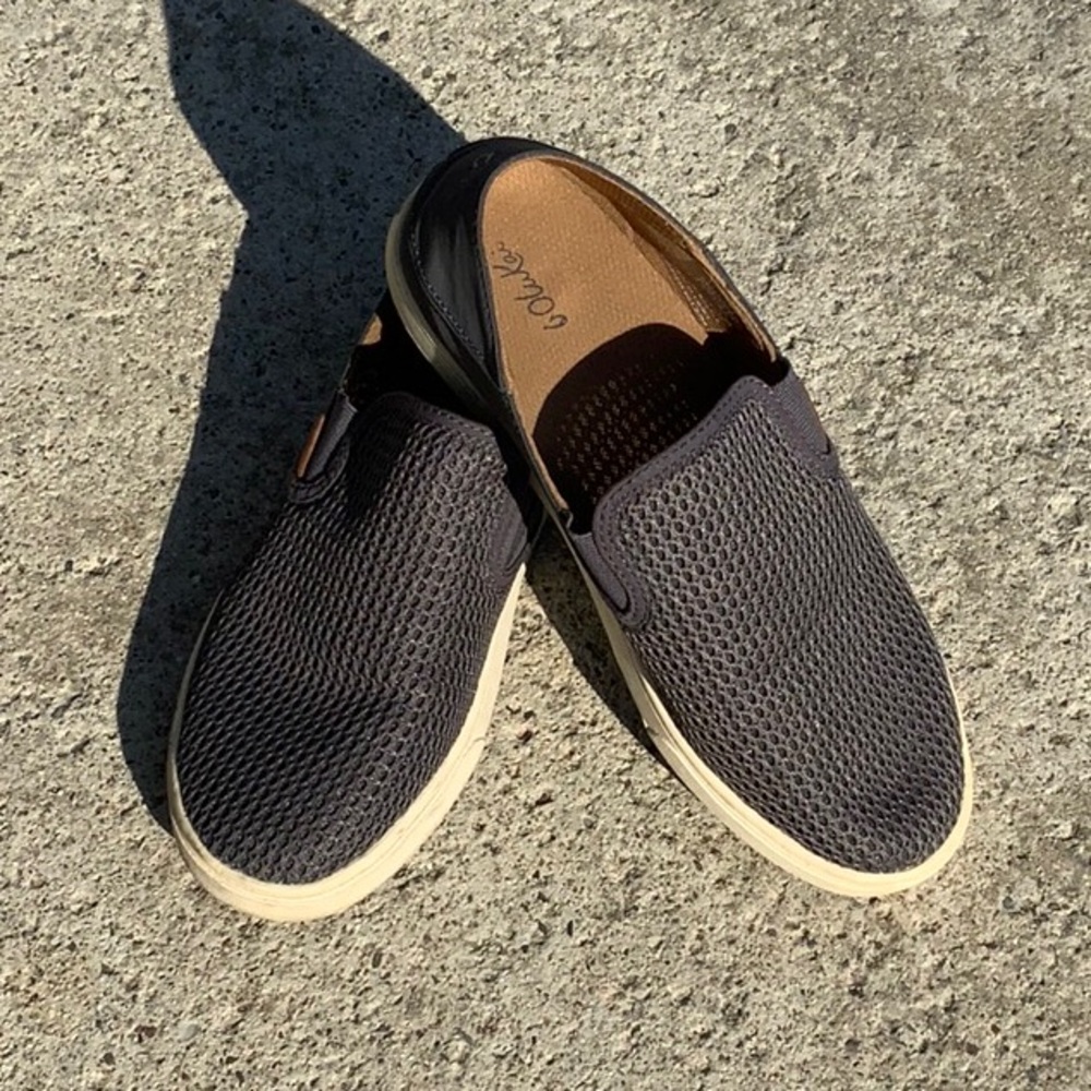 Olukai Womens charcoal gray slip on